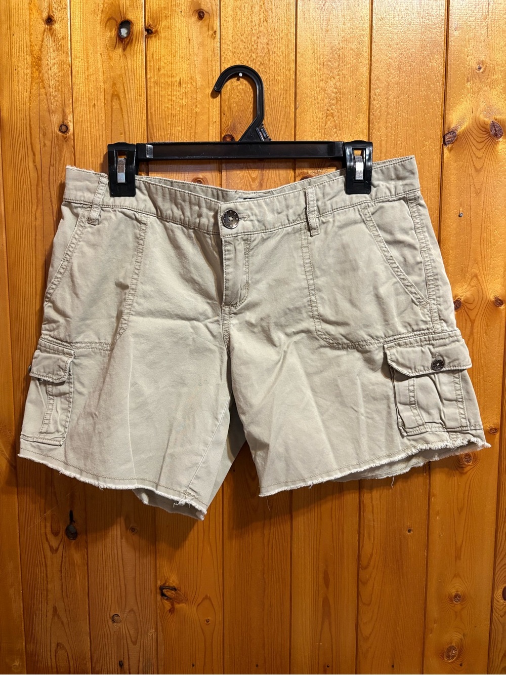 Woman’s Cargo Shorts Beige Utility Style